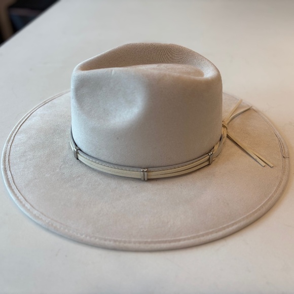 Ivory Wide-Brim Felt Hat โ Western/Boho Style - Picture 1 of 6